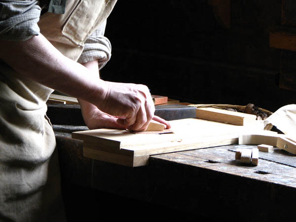 Nacemos de la influencia y formaciÃ³n  heredada en el sector de la <strong>carpinterÃ­a de madera y ebanisterÃ­a  en Colmenar de Oreja.</strong>